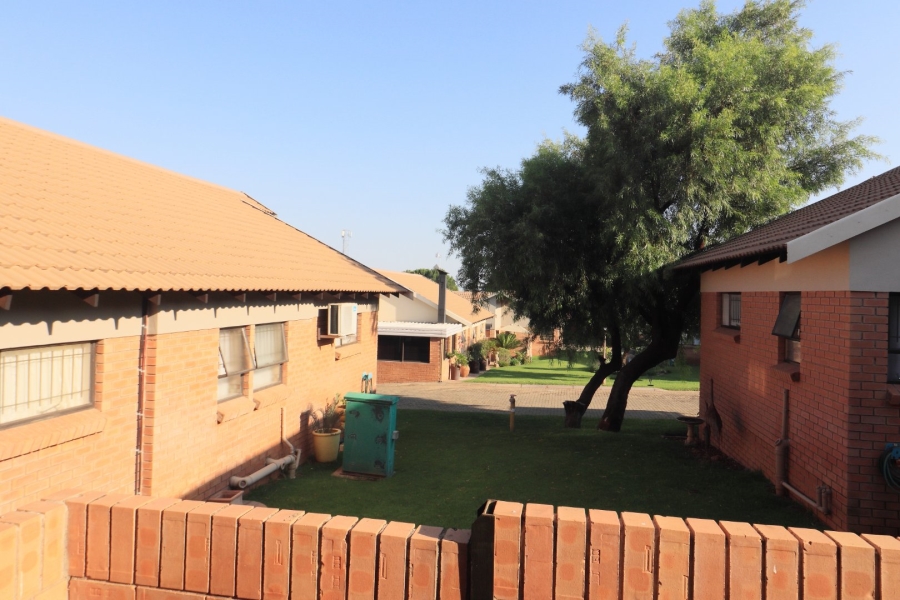 2 Bedroom Property for Sale in Langenhovenpark Free State